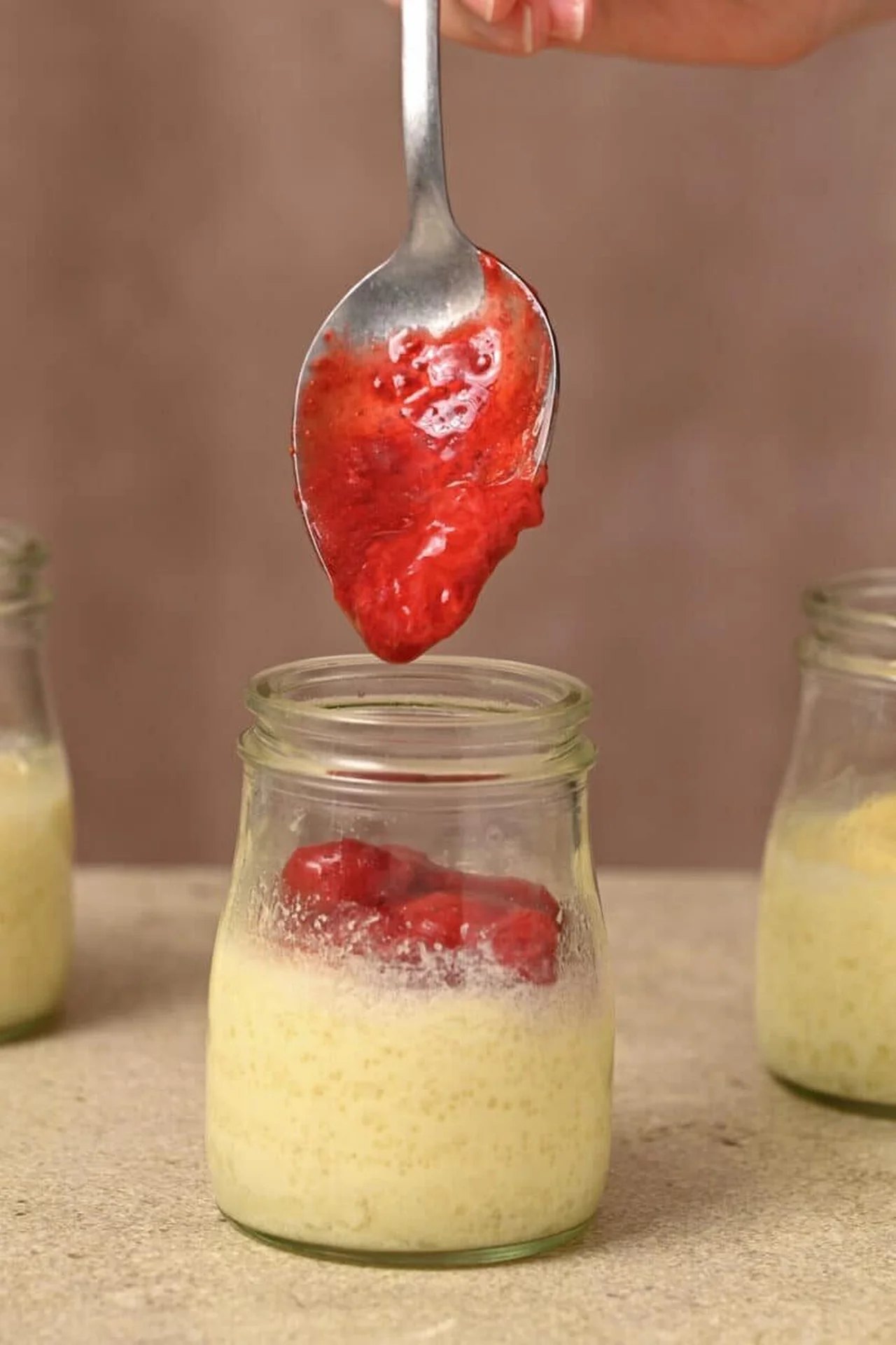 Flan à la noix de coco et coulis de fraises