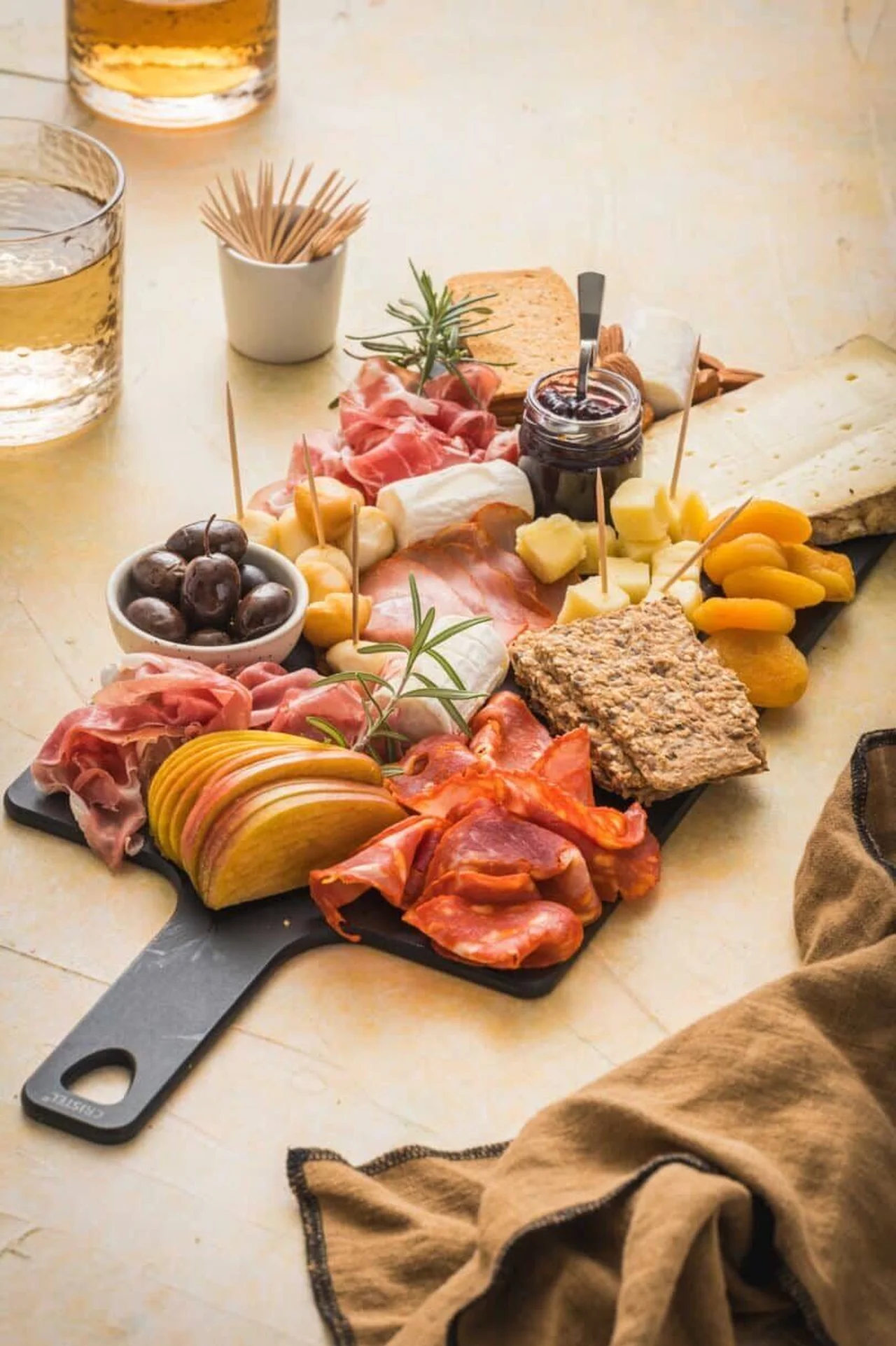 Planche charcuterie et fromages apéro