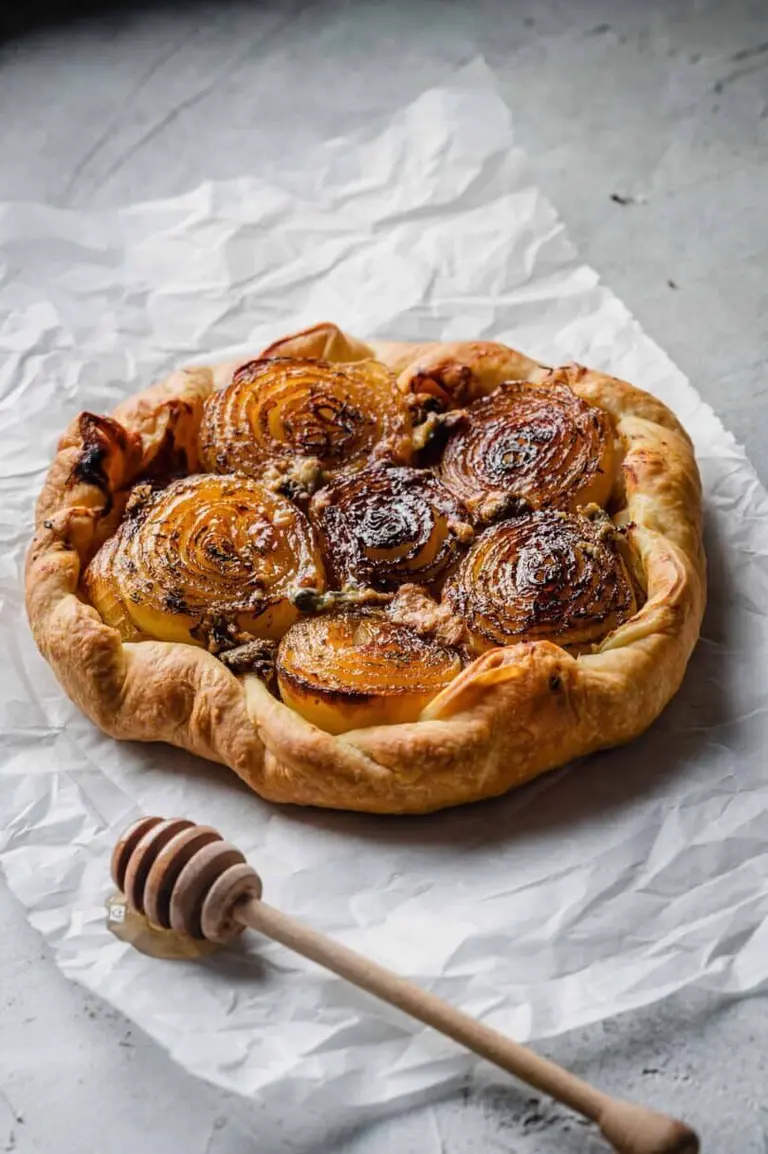 Tarte rustique aux oignons et au roquefort