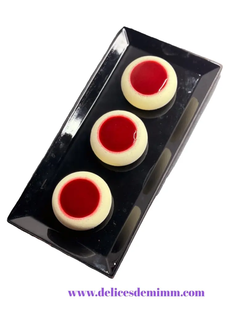 Panna cotta vanillée et coulis de framboises