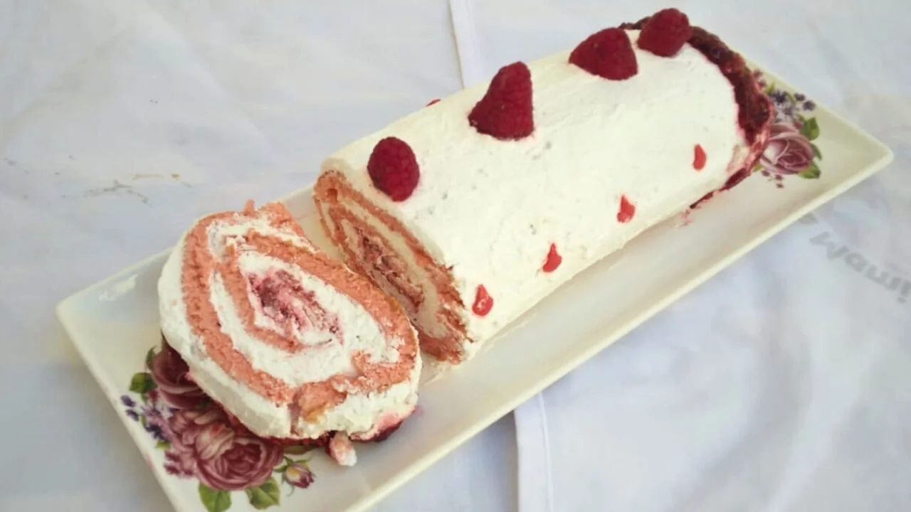 Bûche aux framboise à la crème fraîche