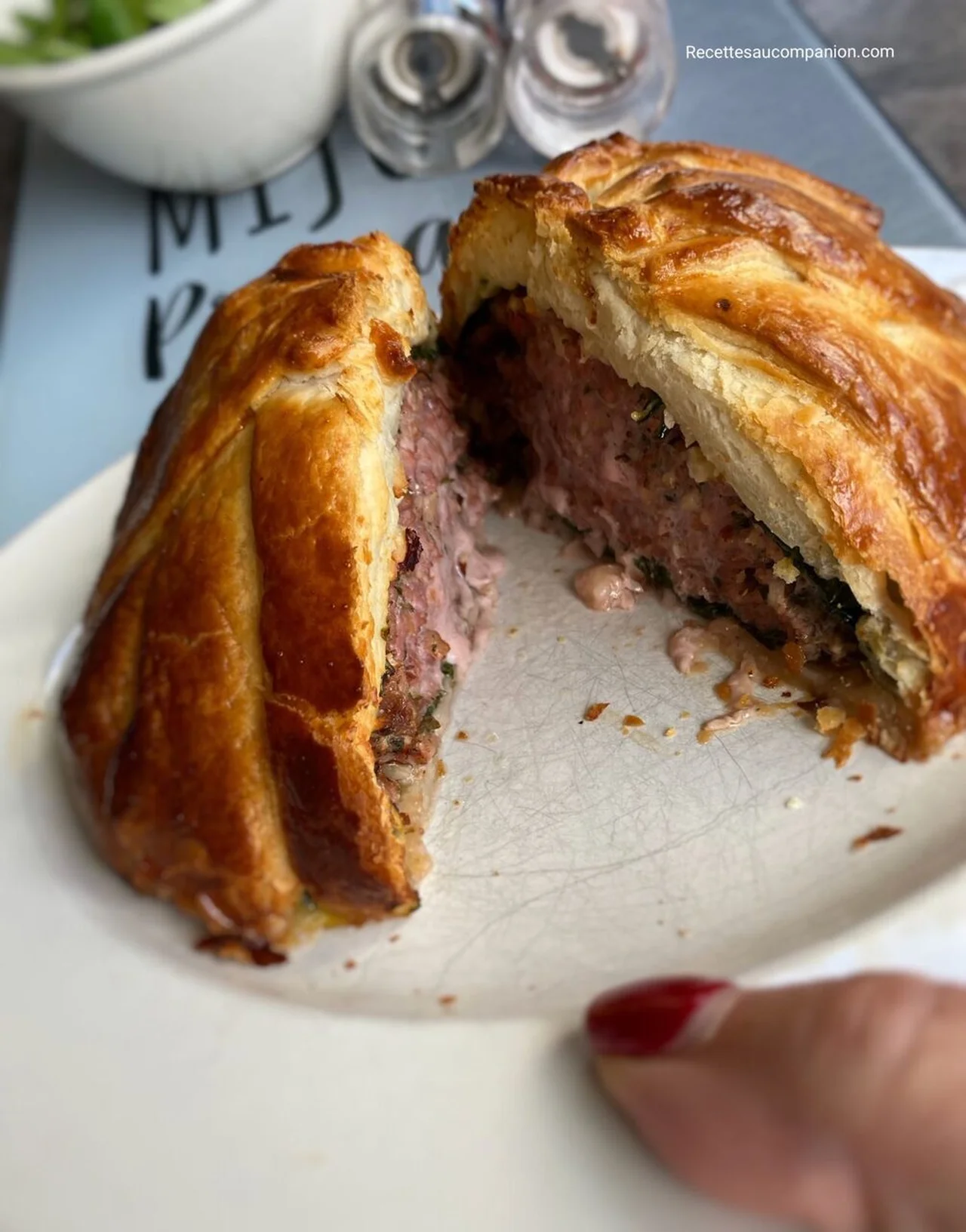 Chausson farci porc épinards noisettes