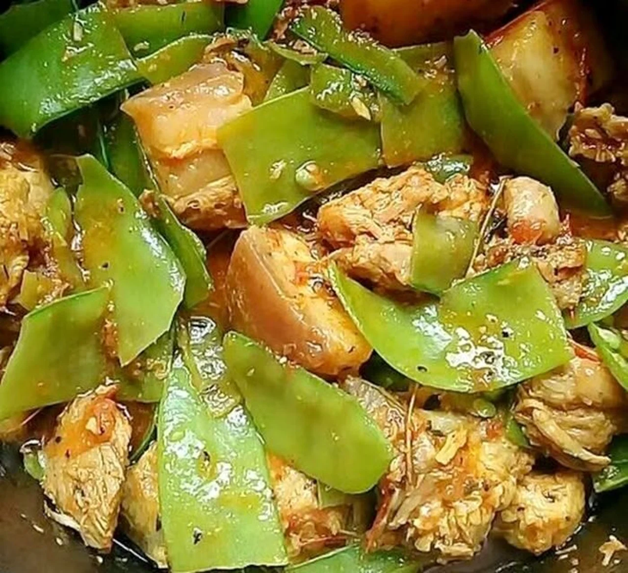 Cari de porc aux pois mange-tout