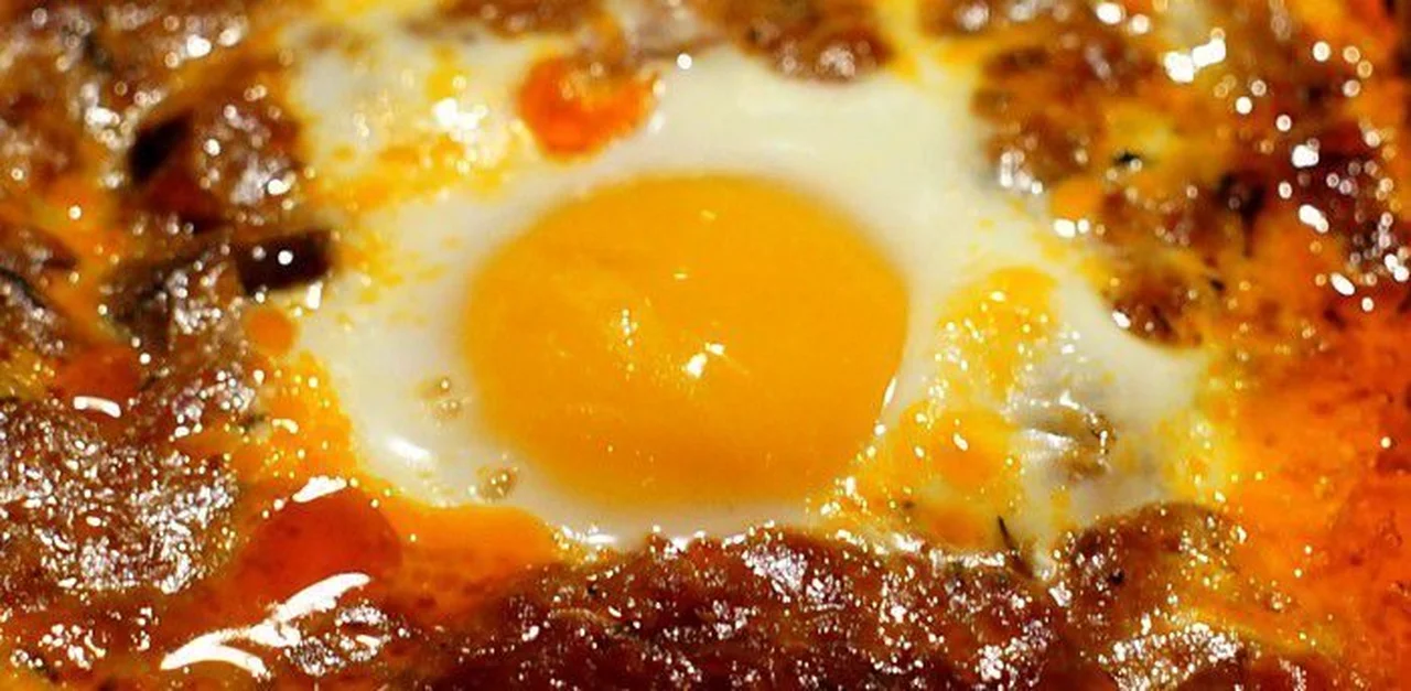 Oeufs à la tomate à la poêle