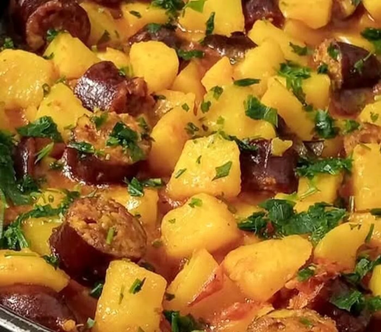 Rougail saucisse aux pommes de terre
