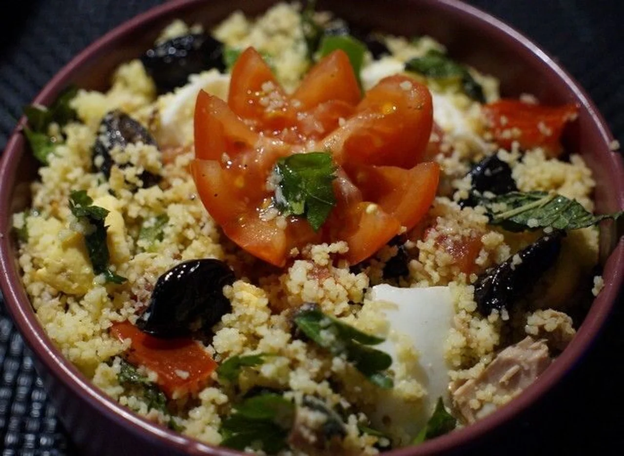 Salade de semoule au thon, tomates, œufs