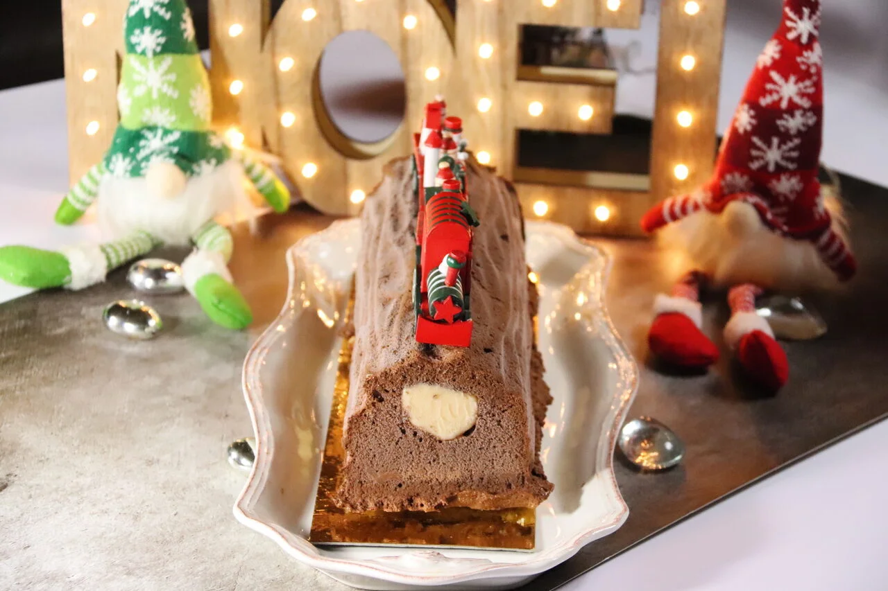 Bûche chocolat caramel et cacahuète