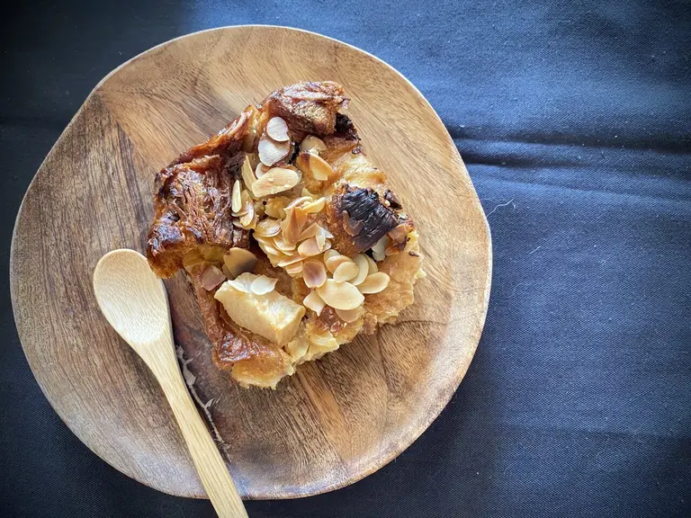 Pudding aux poires, chocolat et amandes
