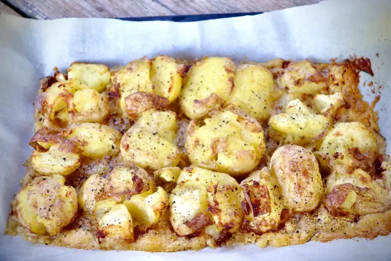 Pommes de terre écrasées au parmesan