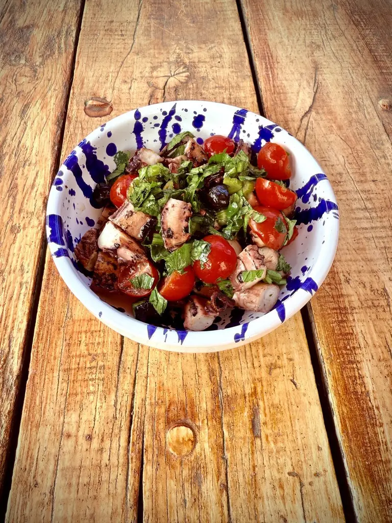 Salade de poulpe colorée