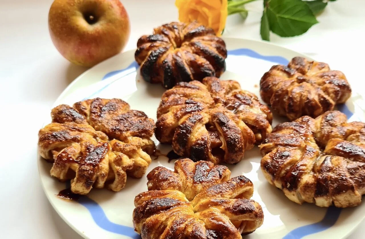 Petites couronnes feuilletées aux pommes