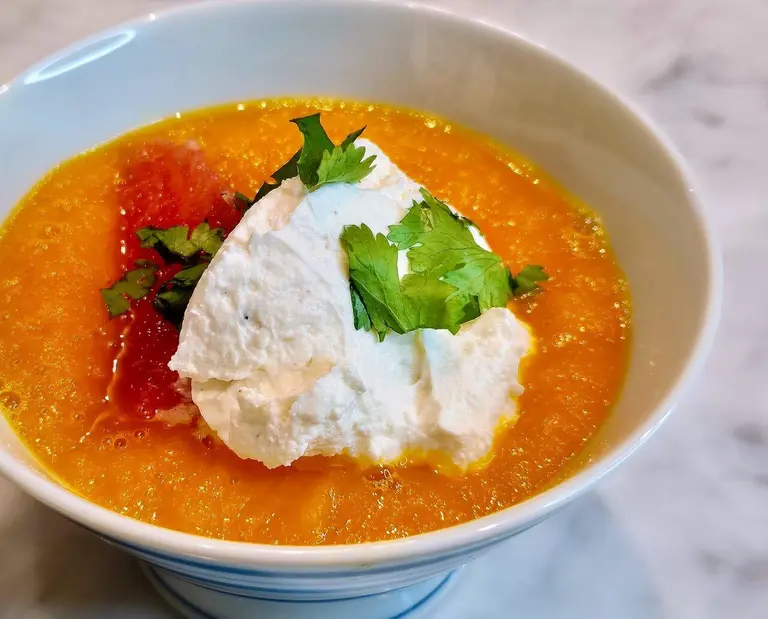 Velouté de carottes aux agrumes et labneh