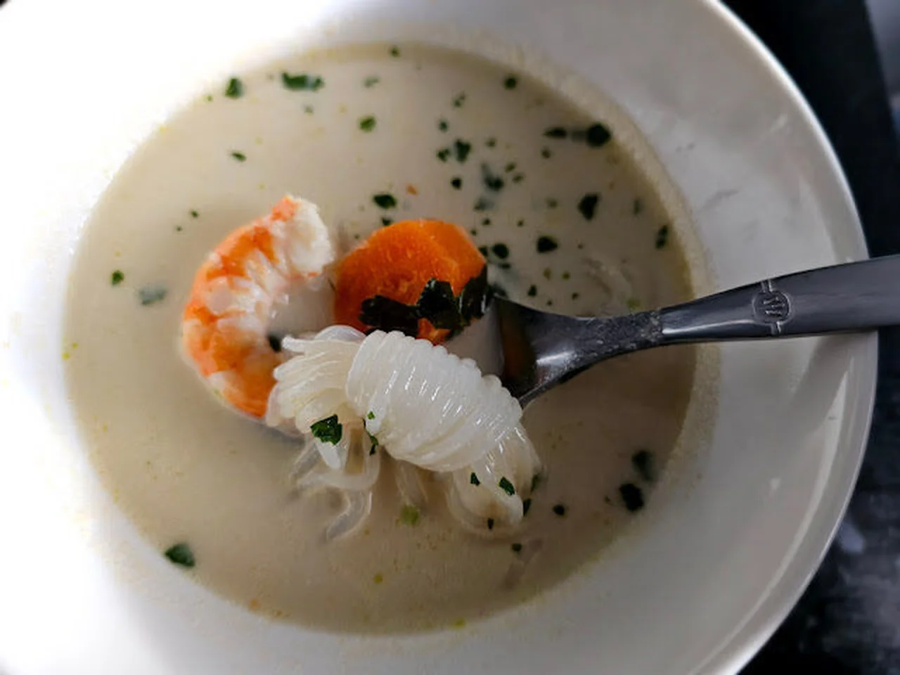 Bouillon de carcasses de crevettes