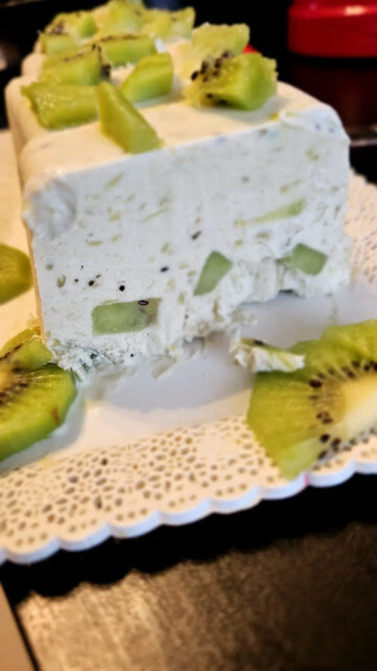 Charlotte cake aux kiwis et matcha sans biscuits