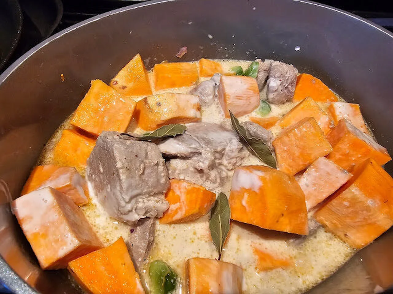 Filet mignon de porc au lait de coco et patate douce