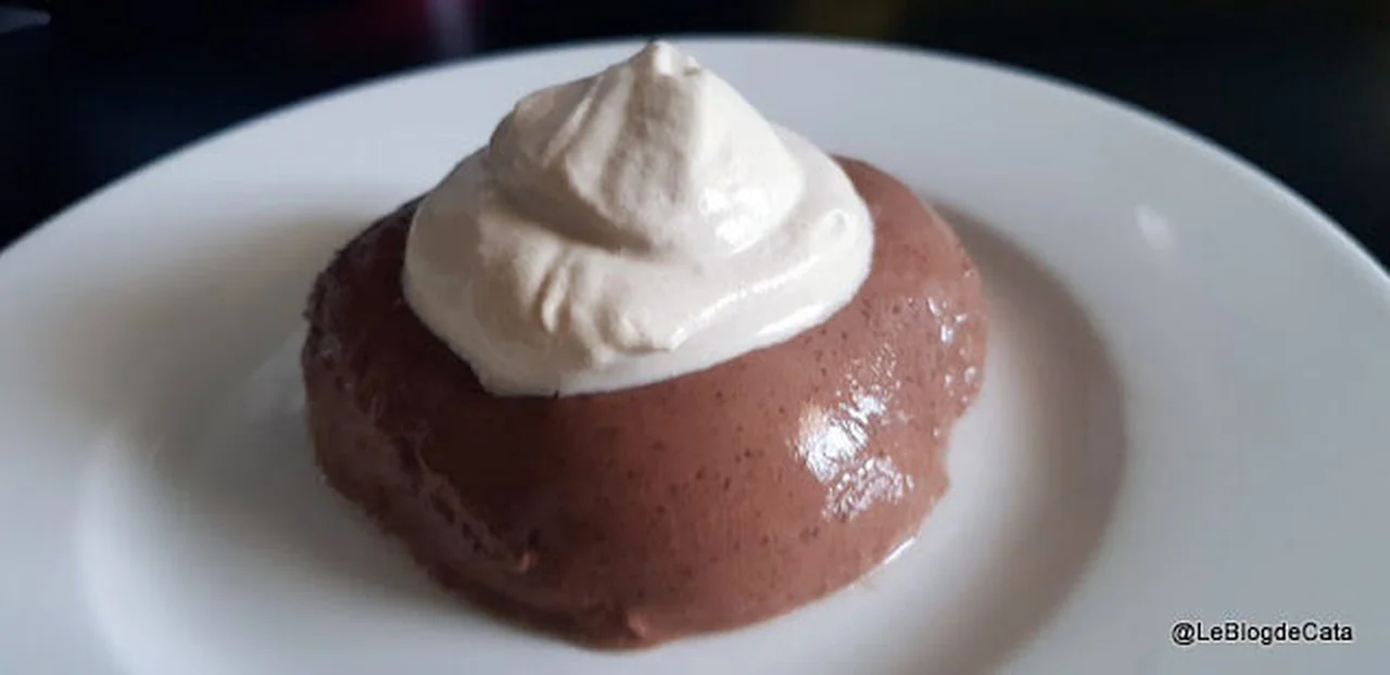 Panna cotta chocolat noir et chantilly au café