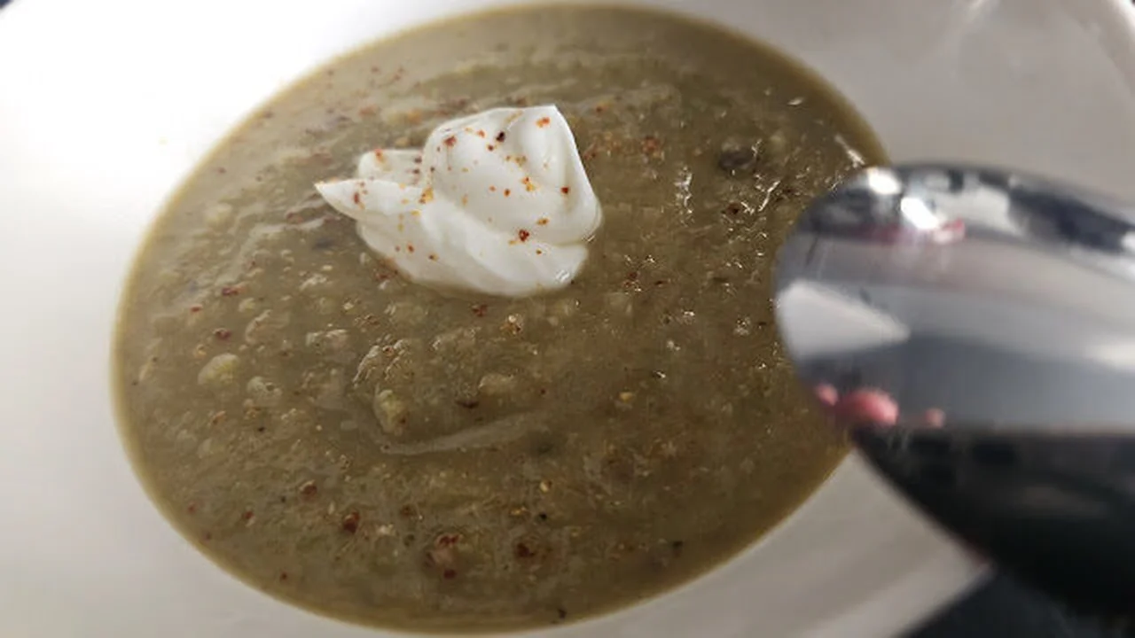 Soupe crème aux pois cassés et au céleri-rave