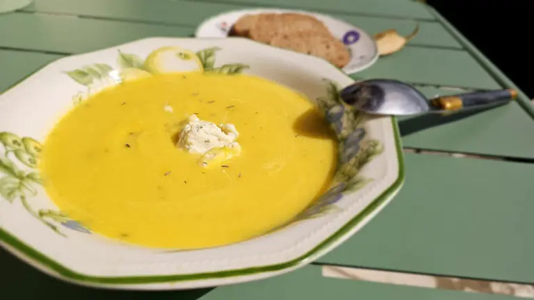 Velouté de courgette jaune au Boursin