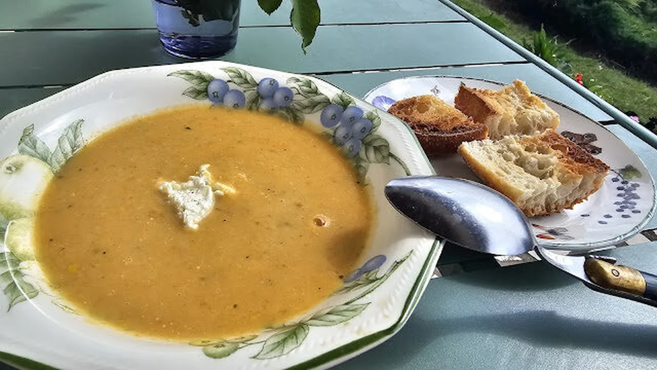 Velouté de courgette jaune au bouillon de couscous