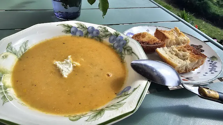 Velouté de courgette jaune au bouillon de couscous