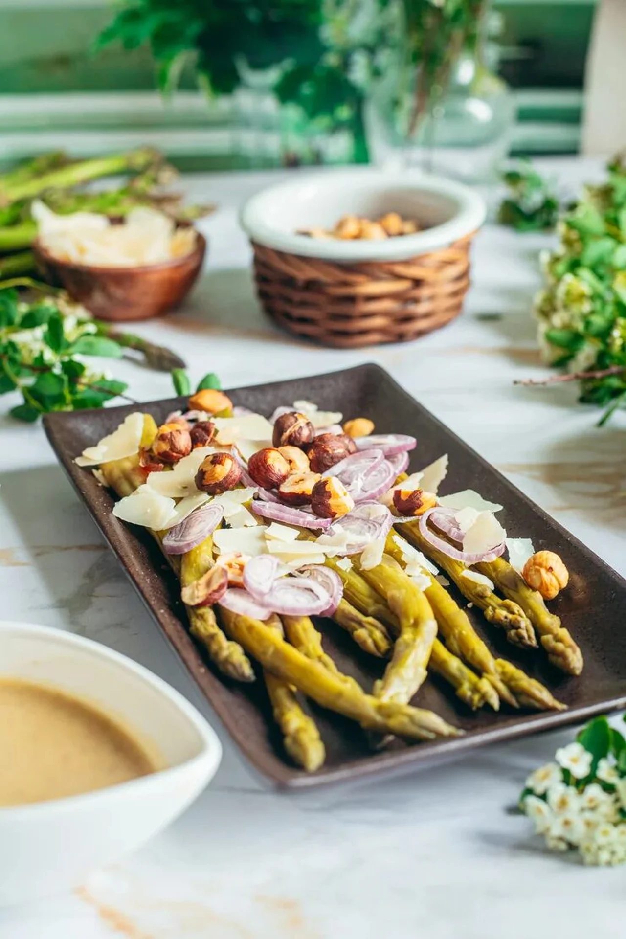 Asperges vertes à la sauce tahini