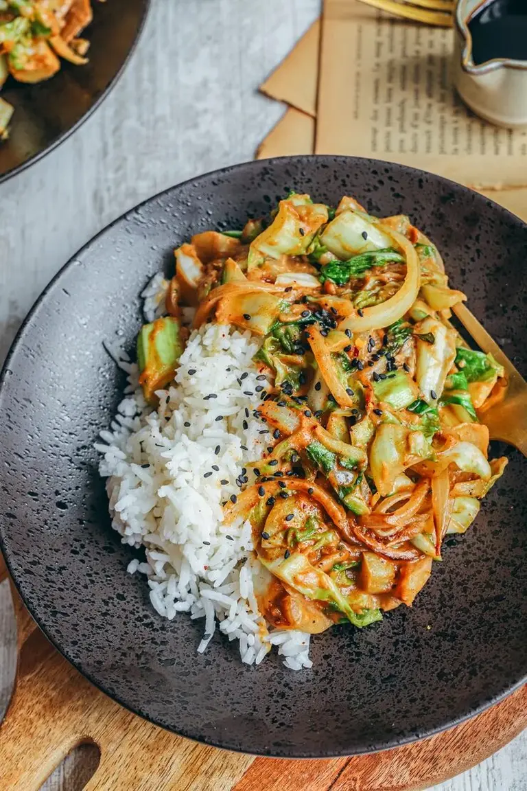 Wok de feuilles de chou-fleur