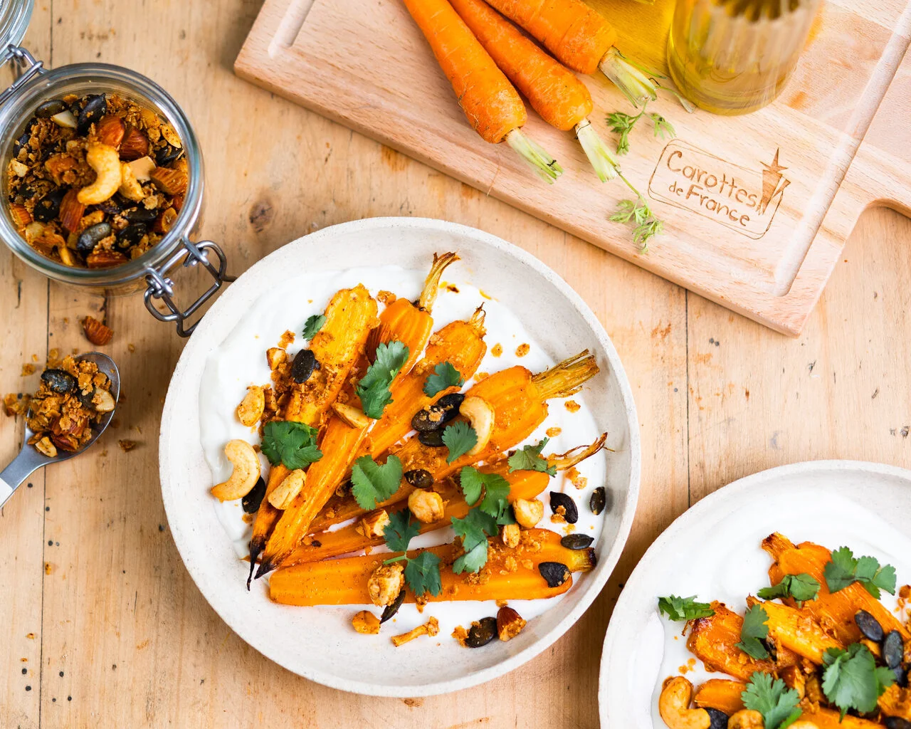 Carottes rôties, crème de fêta et granola salé