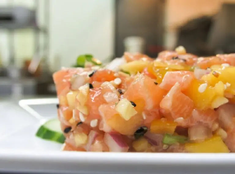 Tartare saumon avocat mangue