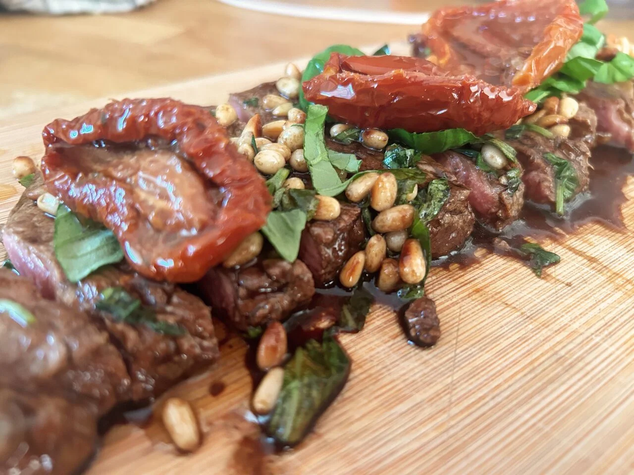 Tataki de boeuf aux saveurs italiennes