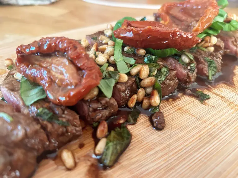 Tataki de boeuf aux saveurs italiennes