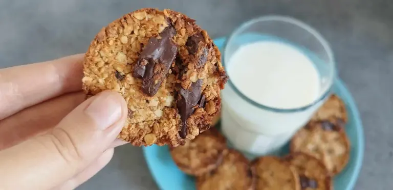 Biscuits avoine, chocolat, banane et coco râpée