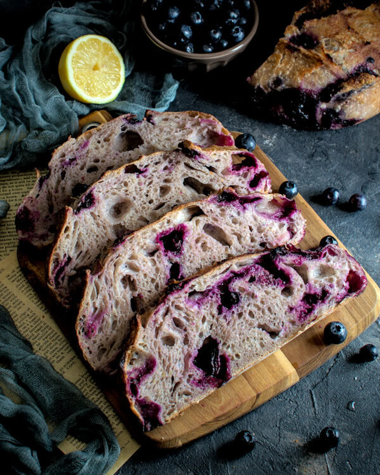 Pain au levain aux myrtilles et au citron