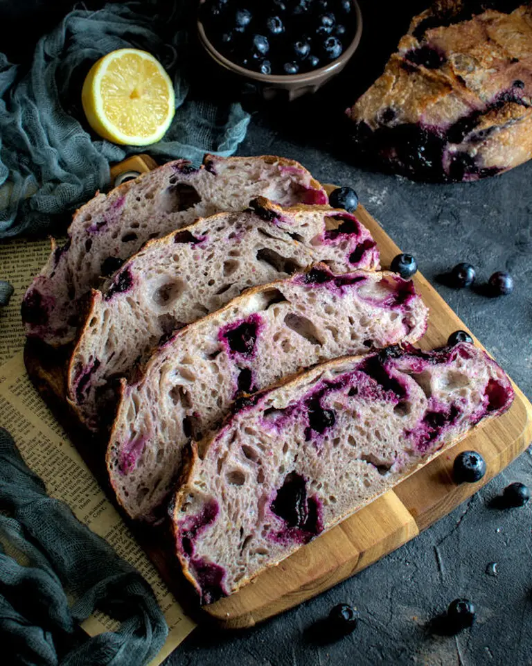 Pain au levain aux myrtilles et au citron