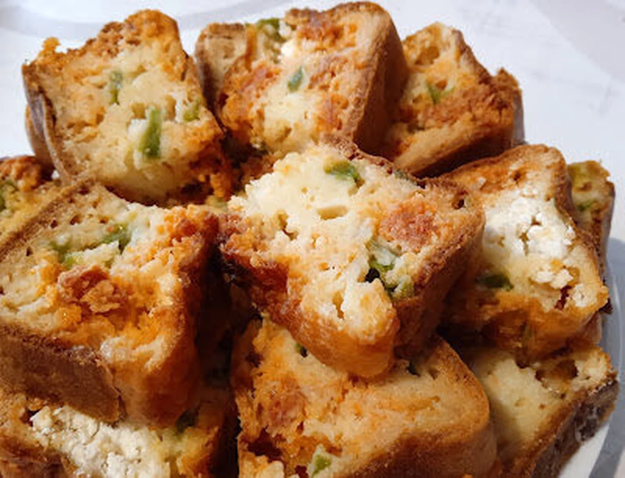 Le cake au chorizo, poivron et chèvre