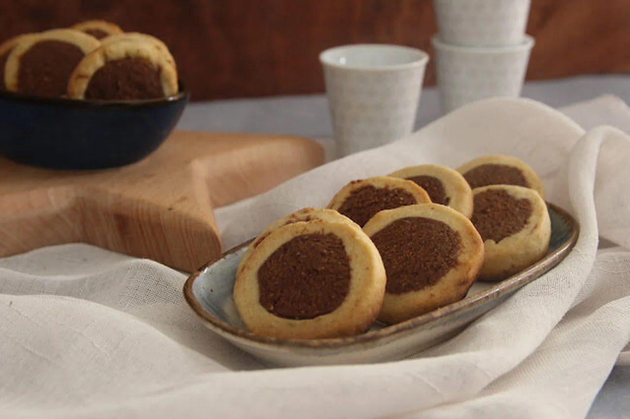 Biscuits sablés bicolores cacao-cannelle