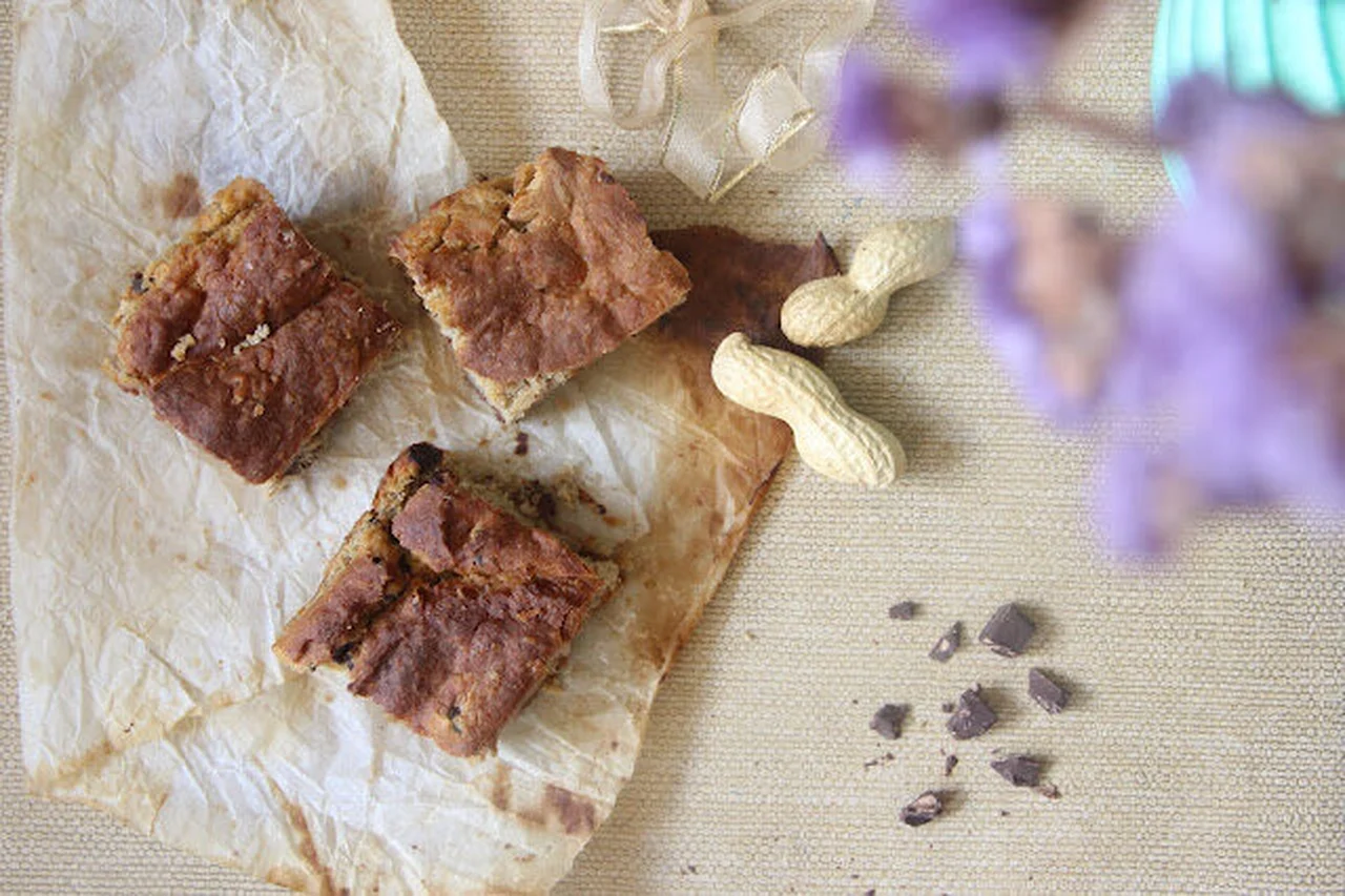 Blondie pois chiche, cacahuète et chocolat noir