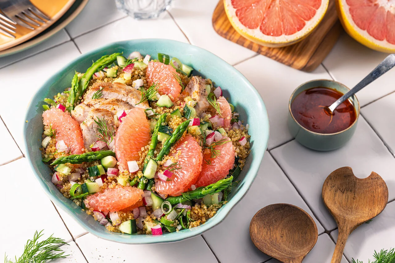 Salade de quinoa croustillant au pamplemousse rose