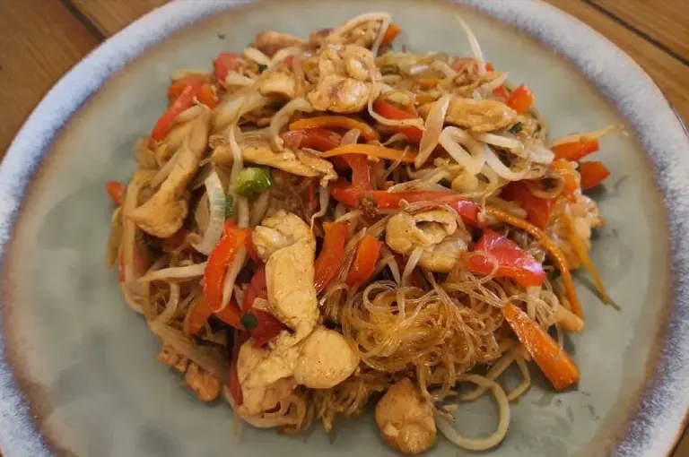 Sauté de vermicelles de soja au poulet