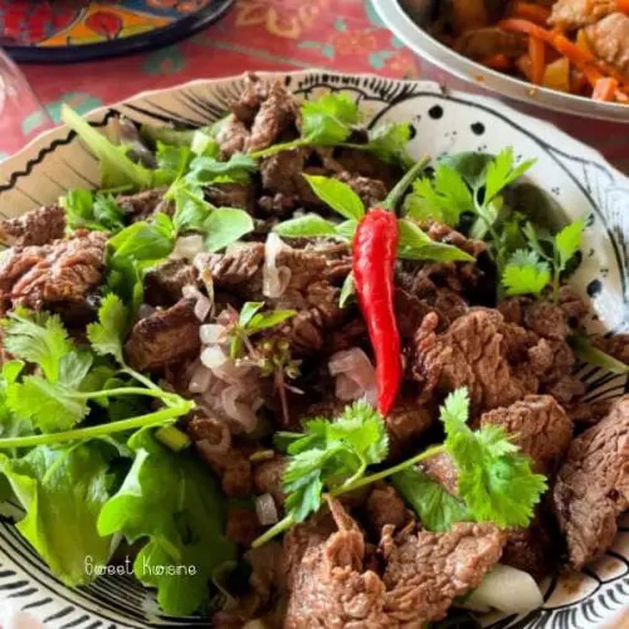 Salade thaïlandaise de boeuf aux herbes