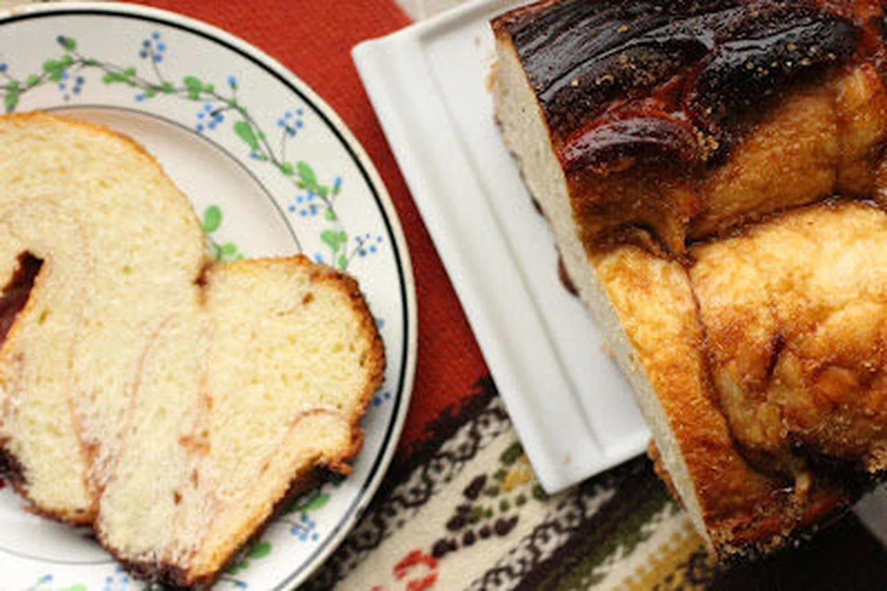 Pain au lait à la mûre et à la réglisse