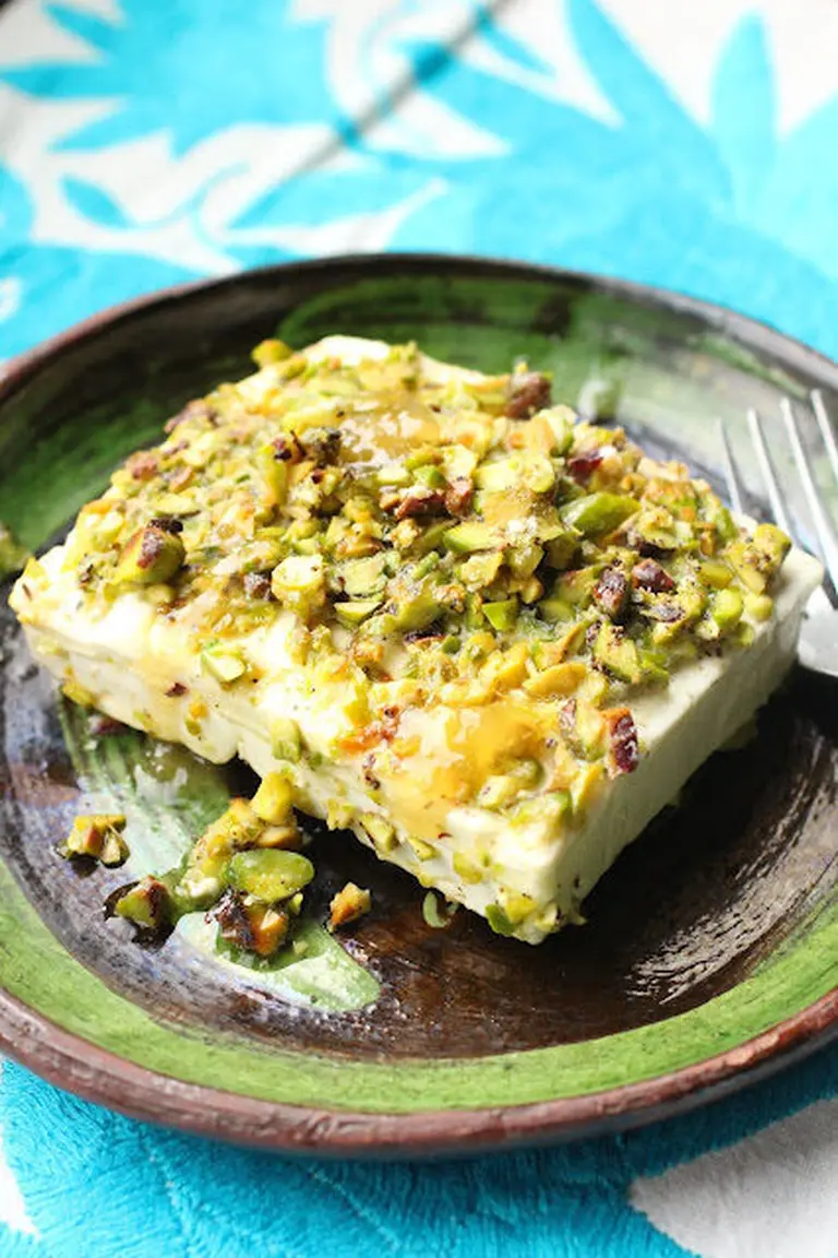 Saganaki de feta aux pistaches