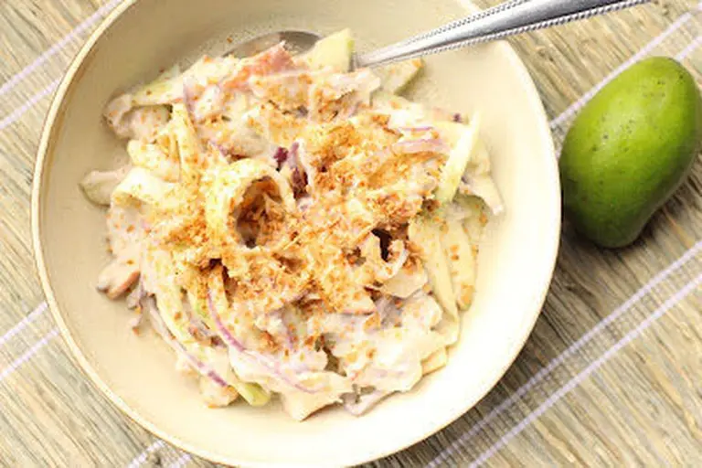 Salade de poisson séché et de mangue verte