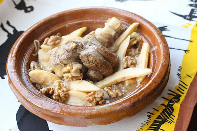 Souris d'agneau aux coings et aux noix
