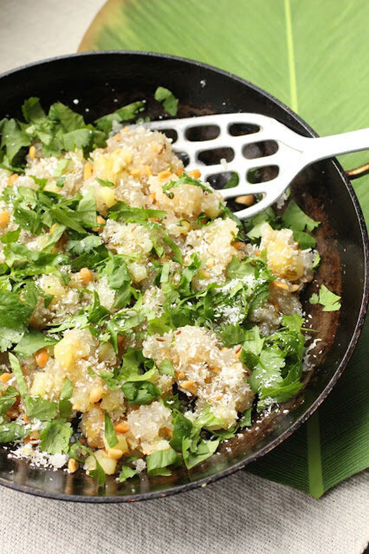 Tapioca sauté à l'indienne, cacahuètes et pommes de terre