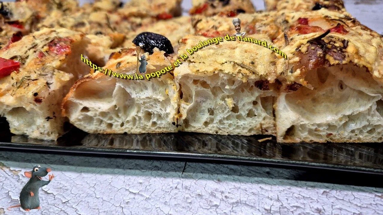 Focaccia aux poivrons et olives noires
