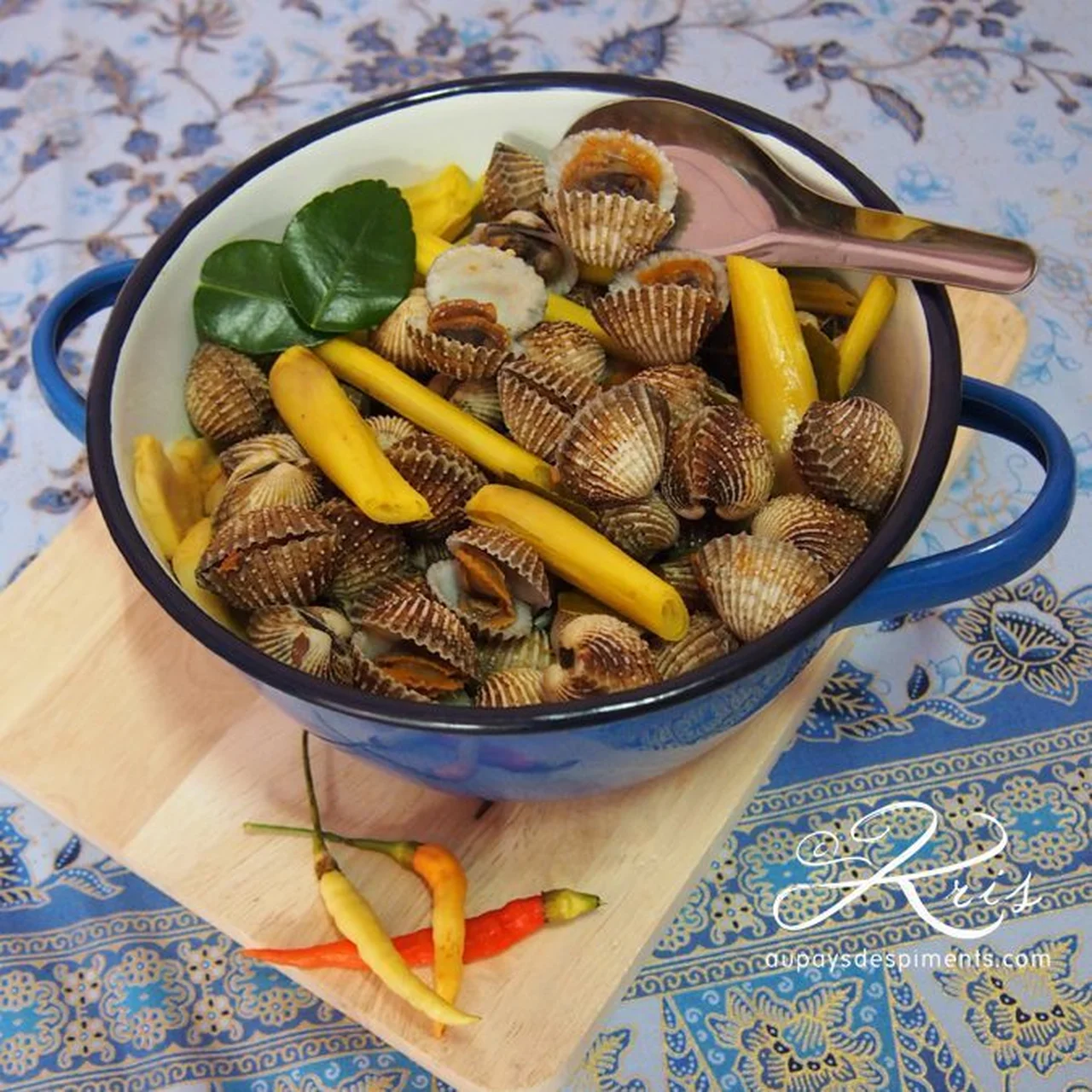 Coques, lait de coco, curcuma et tamarin