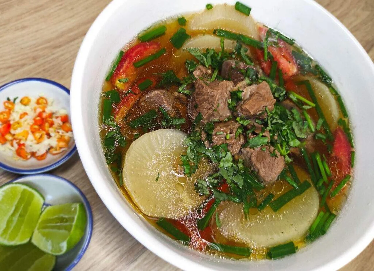 Soupe thaïe de boeuf à la citronnelle