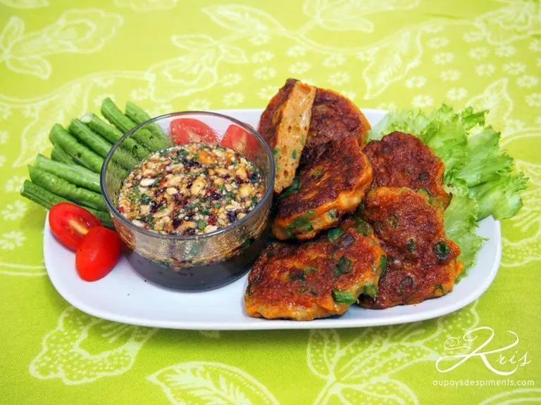 Tod man pla : croquettes de poisson au curry rouge
