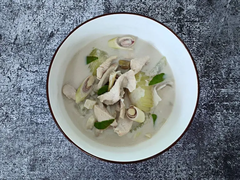 Tom Ka, soupe thaïe au lait de coco et à la citronnelle