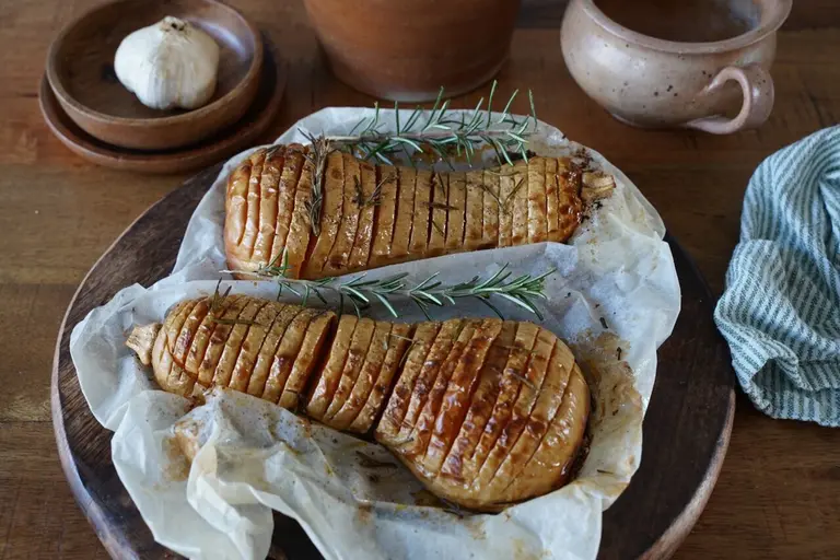 Butternut rôtie au four façon hasselback